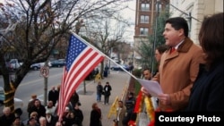 En campaña, en 2011, el Dr. Felix Roque, hoy alcalde cubano de West New York, llamada "La Habana en el Hudson".