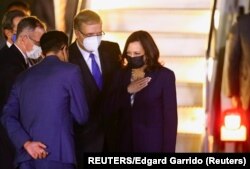 Vicepresidenta de Estados Unidos Kamala Harris visita México. Foto: REUTERS/Edgard Garrido.