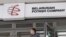  Un hombre sale de las oficinas de la Compañía de Potasio de Bielorrusia (BPC) en Minsk (Bielorrusia).