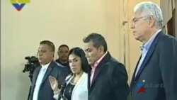 Gobernadores opositores en Venezuela enfrentan fuertes críticas tras juramentación