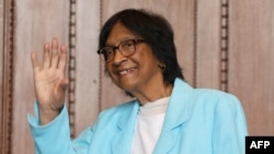 La abogada sudafricana y defensora del derecho internacional Navi Pillay aparece en esta imagen tras haber sido galardonada con el Premio Nobel de la Paz 2026, el 9 de octubre de 2026, en la histórica Sala 600 del Palacio de Justicia de Núremberg.