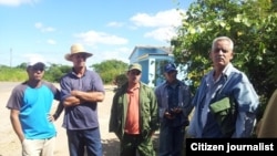 El reportero Steve Maikel Pardo muestra las condiciones en que trabajan los obreros en la Planta de Resina, ubicada Vueltabajo, Pinar del Río y el deterioro de la instalación que en los ultimos años solo ha dejado pérdidas a los ctrabajadores.