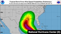 Proyección de la tormenta tropical Delta, del Centro Nacional de Huracanes, con sede en Miami, Florida.
