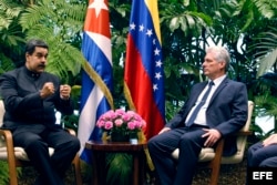 Díaz-Canel recibe a Nicolás Maduro en el Palacio de la Revolución en Cuba.
