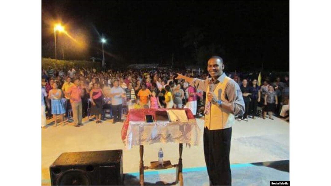 Pastor Alain Toledano en El Salao, Santiago de Cuba..