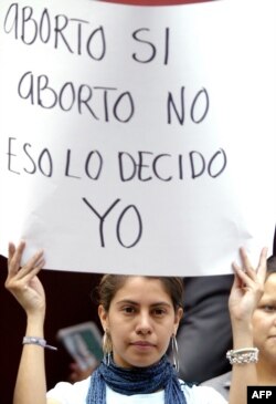 Mexicanas se manifiestan a favor del aborto "legal y seguro".