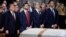 El presidente Trump; el vicepresidente JD Vance; el secretario del Tesoro , Scott Bessent; Eric Trump y su esposa Lara asisten al funeral del fallecido senador estadounidense Lindsey Graham en la Catedral Nacional de Washington, el 28 de julio de 2026. REUTERS/Evan Vucci