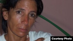 Procesión por la calle Campanario, en La Habana.