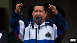 Hugo Chávez ofreció un discurso este viernes pero necesita preguntarle a sus médicos si puede ir a Cartagena