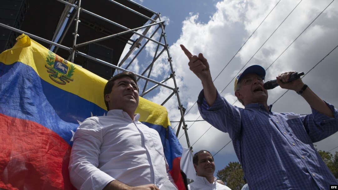 Antonio Ledezma (i), alcalde mayor de Caracas, y Daniel Ceballos (d), alcalde de San Cristóbal. Archivo