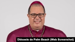 Obispo de Palm Beach Manuel de Jesús Rodríguez. 