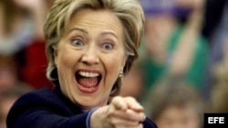 Hillary Clinton anuncia su candidatura por el partido demócrata. 