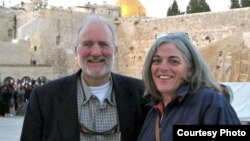 En tiempos felices: Alan y Judy Gross en Jerusalén.
