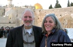 En tiempos felices: Alan y Judy Gross en Jerusalén.