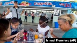 La heladería Coppelia en La Habana (AP Photo / Ismael Francisco).