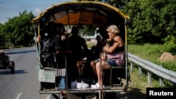 Un carretón tirado por caballos, transporte urbano en Pinar del Río, Cuba. (REUTERS/Alexandre Meneghini)
