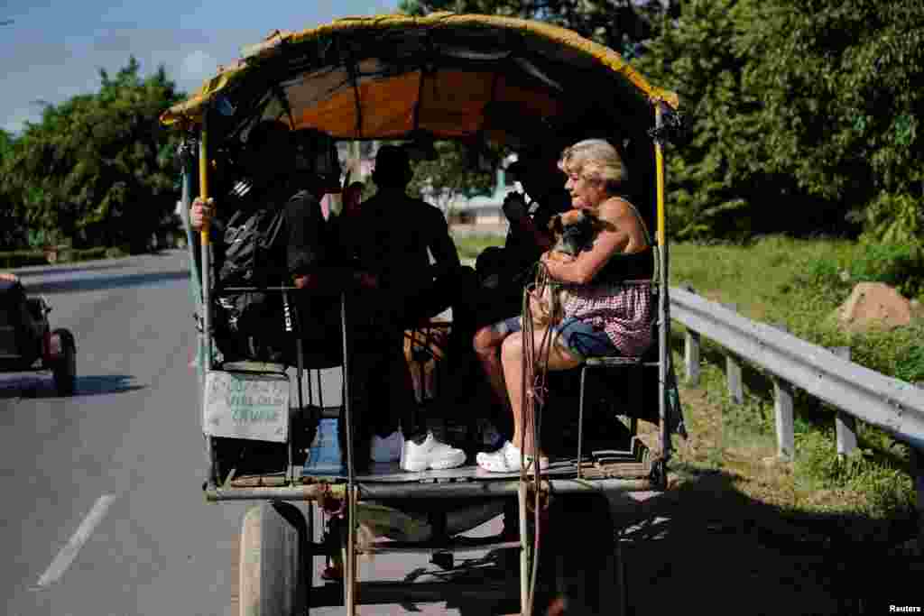 Un carret&#243;n tirado por caballos, transporte urbano en Pinar del R&#237;o, Cuba. (REUTERS/Alexandre Meneghini)