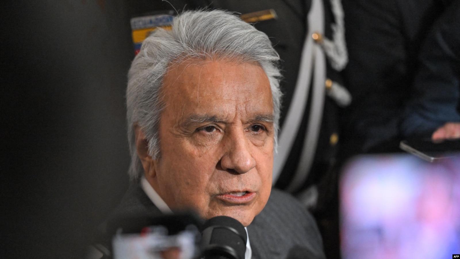 Condenan a expresidente de Ecuador a cinco años de cárcel por corrupción
