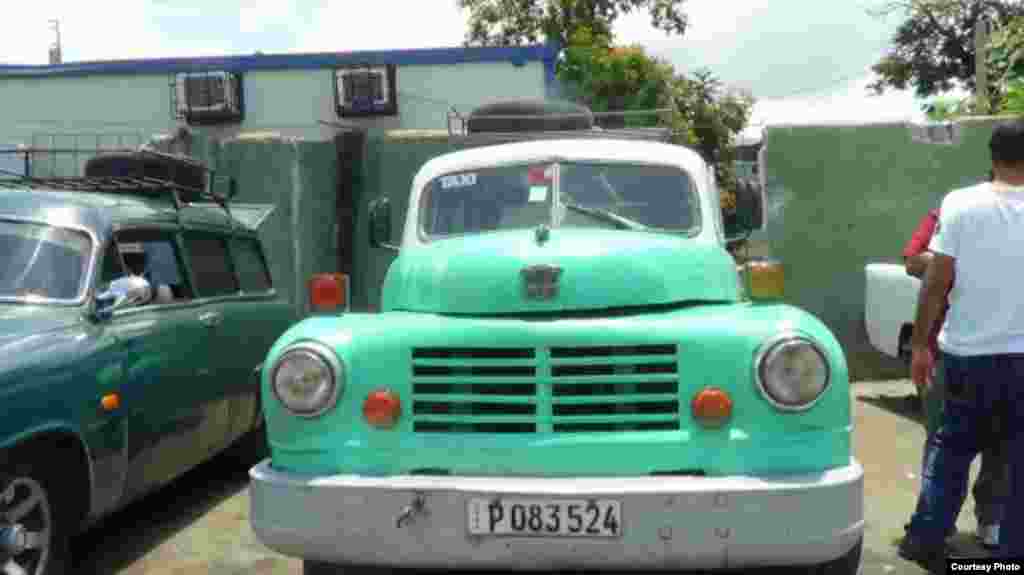 Camioneta Lincoln. Remozada luego de más de medio siglo de explotación. Foto cortesía de Yoandri Montoya.