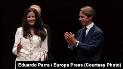 El expresidente del Gobierno y presidente de la Fundación FAES, José María Aznar, y Rosa María Payá durante la entrega el XIII Premio FAES de la Libertad, a 16 de octubre de 2026, en Madrid.
