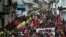 Marcha de rechazo a medidas promovidas por el Gobierno de Ecuador, en cuya capital, se celebra también una concentración para expresar respaldo al Ejecutivo. 