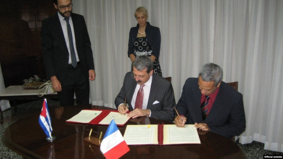 Firma del acuerdo de colaboración científico técnica entre Francia y Cuba