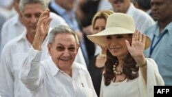 Raúl Castro y Cristina Fernández de Kirchner.