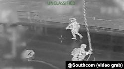 Marines estadounidenses abordan el buque petrolero Verónica, en aguas del Caribe, este jueves 15 de enero de 2025.