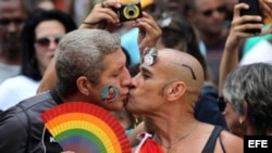 Cientos participan en conga contra la homofobia en La Habana