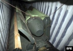 Armas cubanas encontradas dentro de un contenedor del barco norcoreano Chong Chon Gang en Panamá.