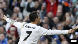Cristiano Ronaldo celebra su gol frente al Granada.