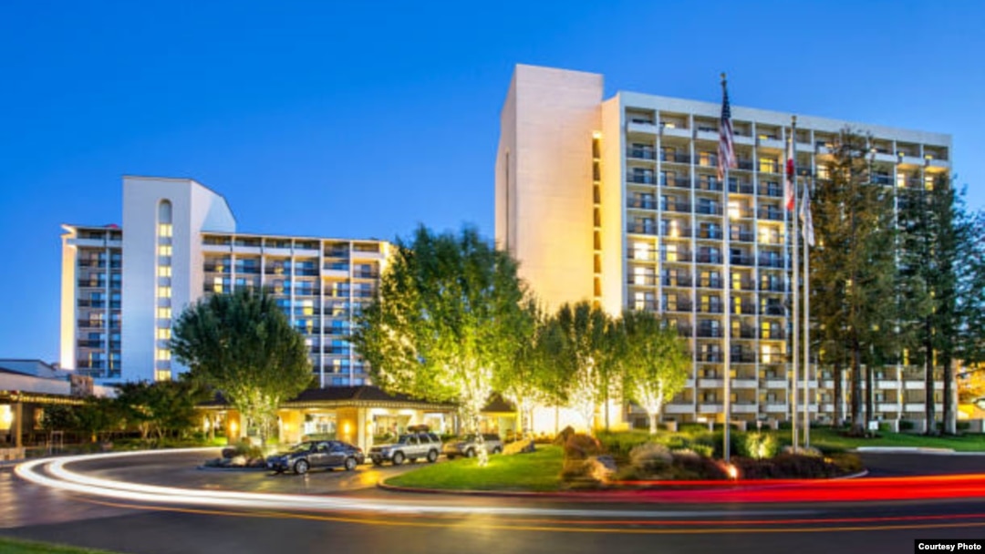 Hotel Marriot de Santa Clara, California, donde se desarrolló el forum sobre Internet. 