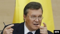 El expresidente ucraniano Viktor Yanukóvich comparece en una rueda de prensa en Rostov, Rusia, el 28 de febrero de 2014.