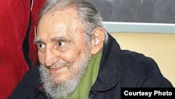 Tras varias operaciones para salvarlo de una crisis intestinal Fidel Castro nunca ha vuelto a ser el mismo.
