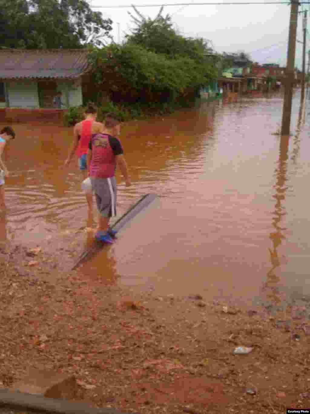 &nbsp;Aguas estancadas en un barrio de Güira de Melena