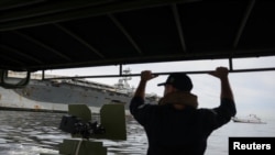 El portaaviones de la Armada de los Estados Unidos, USS Nimitz, está anclado en la bahía de Guanabara, el 8 de mayo de 2026.