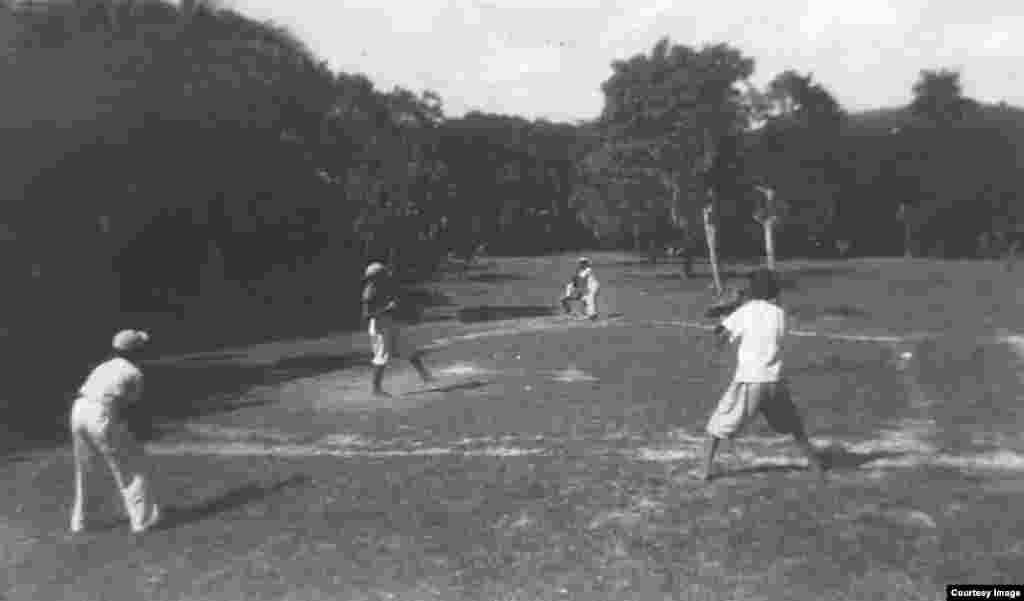 &quot;Estrellas de Gigi&quot;. René Villarreal y sus amigos jugaban pelota en la Finca Vigía (c. 1940).