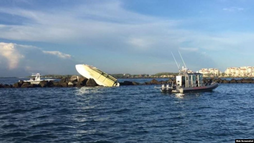 Escena del accidente de José Fernández, Eduardo Rivero y Emilio Jesús Macías.(Foto: Departamento de Bomberos Miami-Dade).
