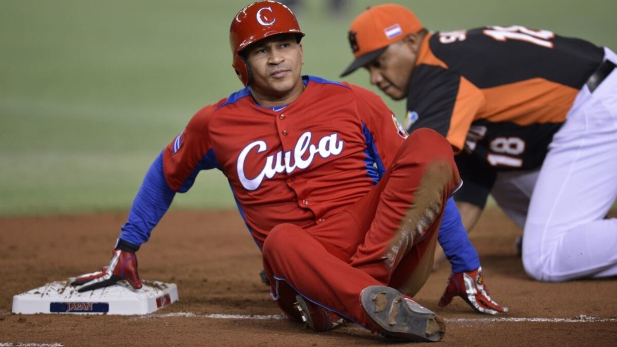 Cerveceros blanquean a Rojos por 3er juego seguido; se imponen por 3-0