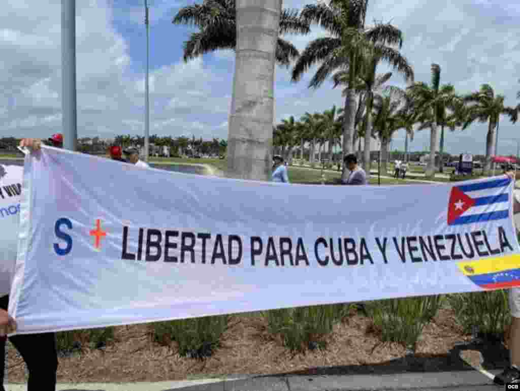 Por la libertad de Cuba y Venezuela durante el juego Cuba vs Venezuela