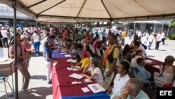 Oposición venezolana afirma que participación en referendo supera lo esperado