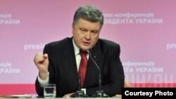 Conferencia de prensa de Renzi y Raúl Castro.