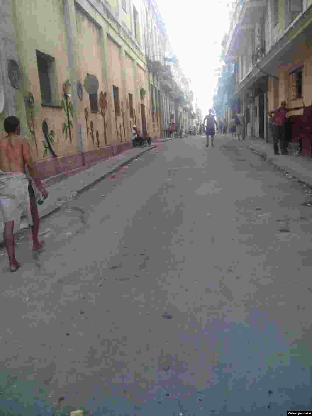 Juan C Díaz recorre calles céntricas de La Habana donde hay medigos