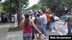 Damas de Blanco son arrestadas este domingo en La Habana.