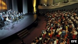 La orquesta Lincoln Center de Nueva York en el Teatro Mella de La Habana el 9 de octubre de 2010.