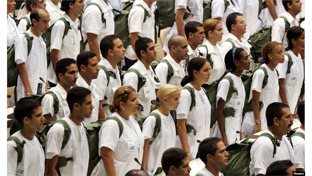 Una graduación de médicos cubanos.