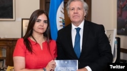 Tamara Sujú, presidenta del Instituto CASLA, y Luis Almagro, secretario general de la OEA