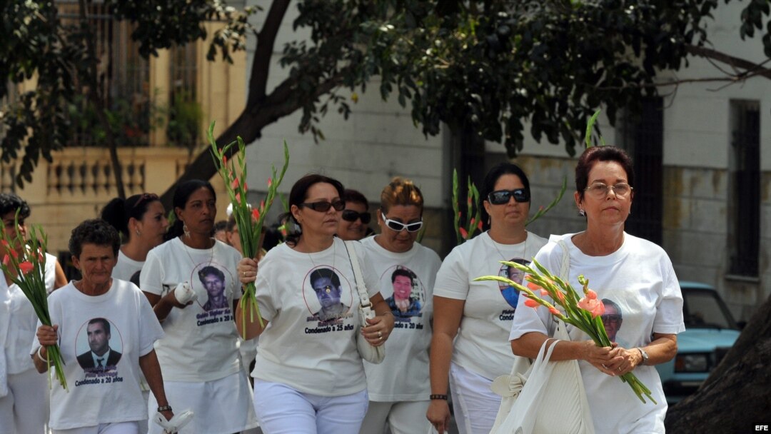 Casi todos los domingos, las Damas de Blanco son detenidas por la policía