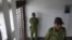 Guardias custodian los pasillos de la prisión de máxima seguridad Combinado del Este, en La Habana. (AP/Franklin Reyes/Archivo)