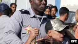 El diario destaca que en los últimos años la violencia policial contra los disidentes ha ido en aumento. 